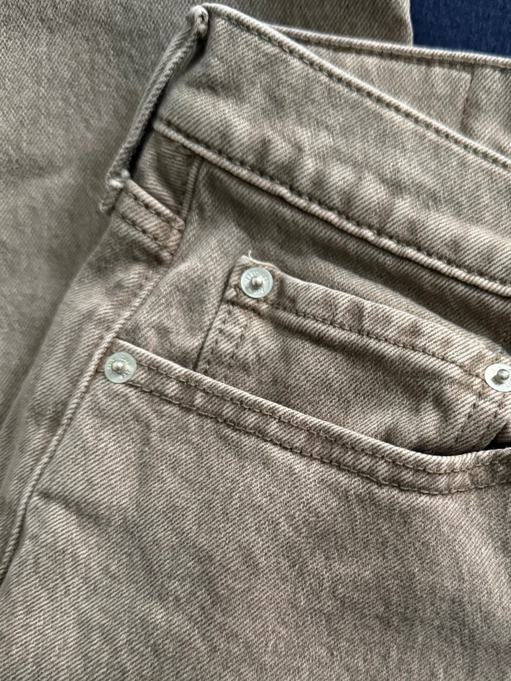 A&F Men's 34x30 90s Athletic Straight Jean - Light Brown Wash - Picture 3 of 7